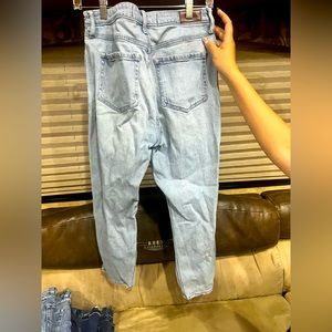Hollister Mom Jeans - size 7 Short